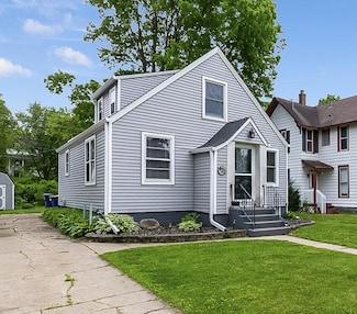 423 1st St NW, Faribault, MN 55021