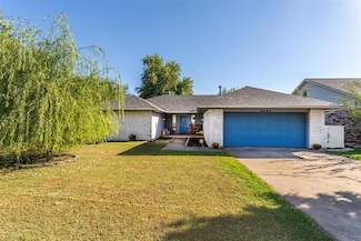 2804 Countrywood Ln, Edmond, OK 73012