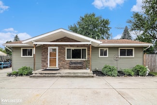5645 Dvorak St, Clarkston, MI 48346
