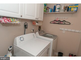 6 Crossroads Ct, Dayton, NJ 08810