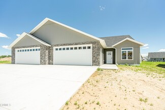 2925 Baltimore Dr, Bismarck, ND 58504