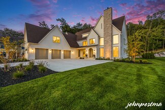 5789 Manchester Hills Dr SE, Grand Rapids, MI 49546