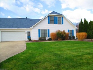 242 Abbotsford Dr Unit 6H, Sheffield Lake, OH 44054