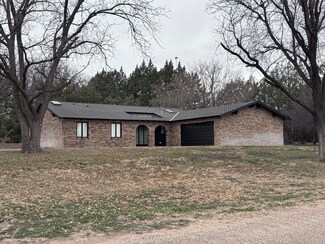 7010 Santa Rosa Cir, Plainview, TX 79072