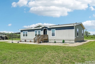 923 Anderson St, Seguin, TX 78155