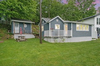 2655 W Selkirk Lake Dr, Shelbyville, MI 49344