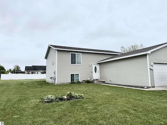 2442 Joseph Dr, Mount Pleasant, MI 48858