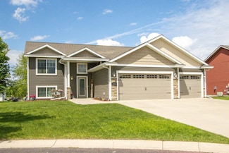 128 Timberwolf Ct, Mankato, MN 56001