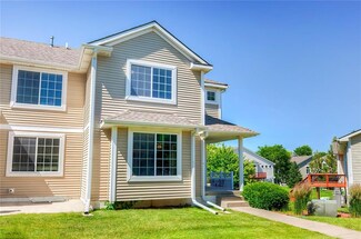 9920 Country View Ln, Johnston, IA 50131