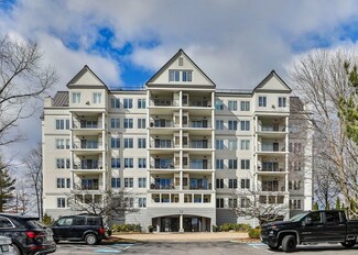 12 Mountain Laurels Dr Unit U202, Nashua, NH 03062