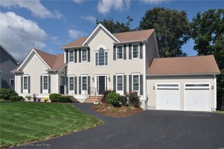95 Twin Birch Dr, Cranston, RI 02921