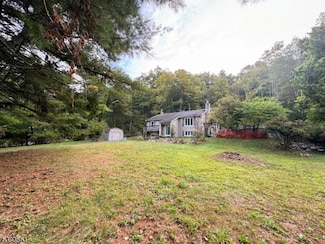 16 Doremus Ln, Montague, NJ 07827