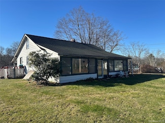 496 Bloomingburg Rd, Middletown, NY 10940