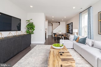 102 Leona Stewart Ln, Pennington, NJ 08534