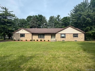 40250 Pinetree Dr, Plymouth, MI 48170