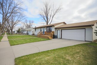 524 Kettering Dr, Aberdeen, SD 57401