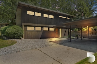 1174 Fuller Ct SE, Grand Rapids, MI 49508