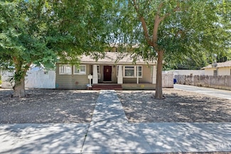 2020 B St, Bakersfield, CA 93301
