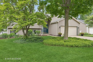 6S024 Westwind Dr, Naperville, IL 60563