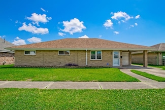 1021 Maplewood Dr, Harvey, LA 70058