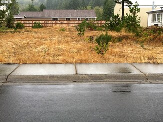 1010 Raechel Rd Unit 135, Lakeside, OR 97449