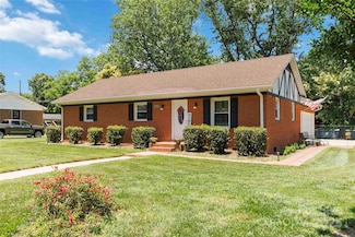 1219 Flowe Dr, Matthews, NC 28104