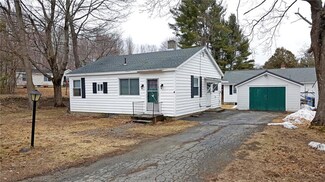 4 Lemon St, Veazie, ME 04401