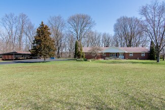 8383 Kephart Ln, Berrien Springs, MI 49103