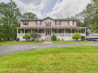 218 Spruce Run Dr, Dingmans Ferry, PA 18328