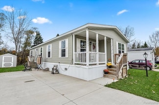 15542 Pine Cone Ct, Linden, MI 48451
