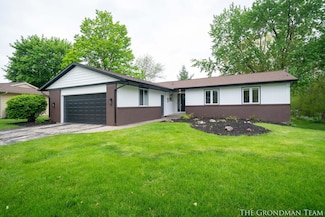 7879 Ridgewood Dr, Jenison, MI 49428