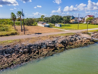 2221 Avenue A, San Leon, TX 77539