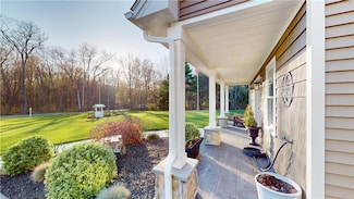160 Bungy Rd, North Scituate, RI 02857