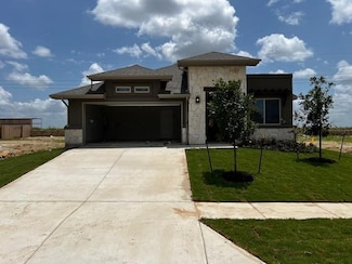 341 Grey Leaf Rd, Mustang Ridge, TX 78610