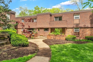 13453 Coliseum Dr Unit B, Chesterfield, MO 63017