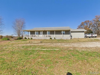 27821 Pacific Dr, Lebanon, MO 65536