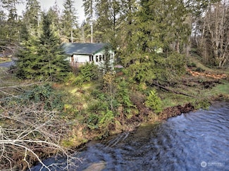 230 W Blueberry Ln, Elma, WA 98541