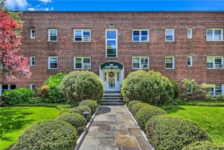 450 Pelham Rd Unit 2C, New Rochelle, NY 10805