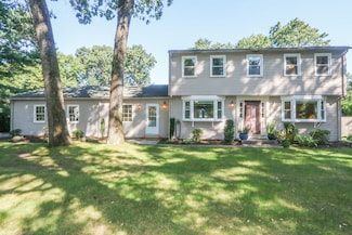 66 Metacomet Rd, Longmeadow, MA 01106