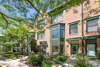 101 N Euclid Ave Unit 15, Oak Park, IL 60301