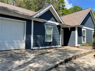 8009 Ivory Ct, Charlotte, NC 28215