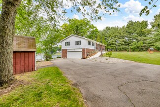 306 E Ridge Dr, Brooklyn, MI 49230