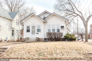 702 Rose Ave E, Saint Paul, MN 55106