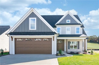 1336 Maple Chase Ln, Winston-Salem, NC 27106