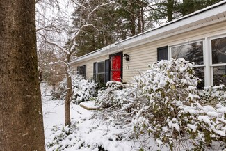 9 Goosefare Ln, Saco, ME 04072