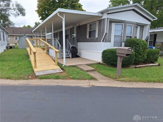 28 Airstream Dr, Dayton, OH 45449
