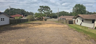 2322 10th St, Port Neches, TX 77651