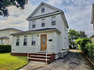 223 Jackson Ave, Mineola, NY 11501