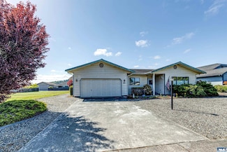 921 E Spruce St, Sequim, WA 98382