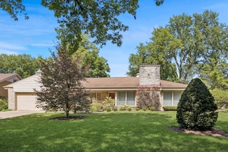 207 W Claremont St, Elmhurst, IL 60126